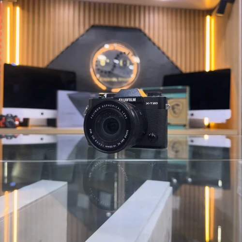 Fujifilm X-T20 avec 16-50mm f/3.5-5.6 en excellent état avec batterie