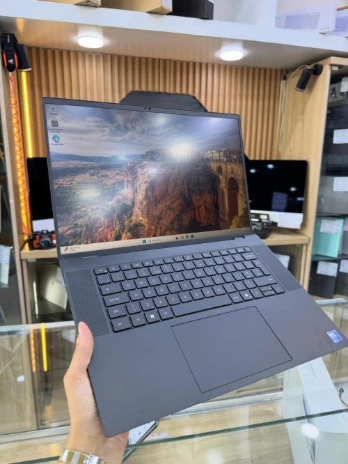 DELL PRECISION 5690 ULTRA 9 185H  65 GB DDR5/512 GB