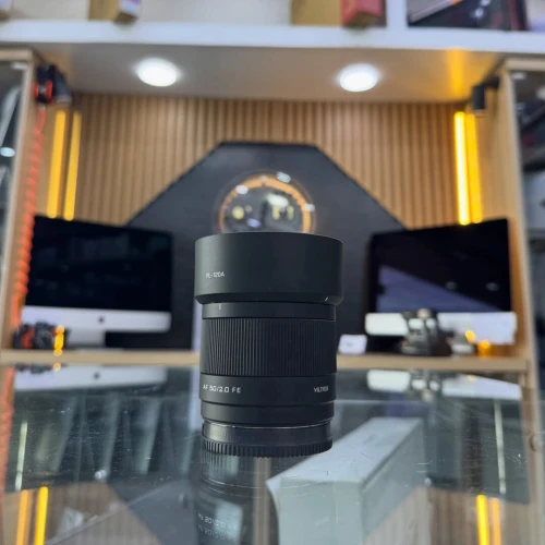 OBJECTIF VILTROX SONY FE-mount 50 mm F2 en excellent état avec deux bouchons
