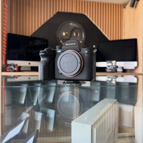Sony A7 SIII boitier nu comme neuf en excellent état batterie et chargeur