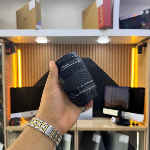 OBJECTIF CANON 18-135mm F3.5-5.6 STM en excellent état avec bouchons