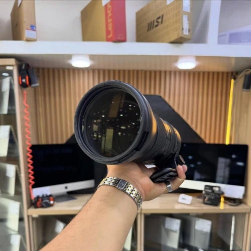 OBJECTIF TAMRON EF-mount 150-600mm F5-6.3 en bon état avec collier de trépied et bouchon