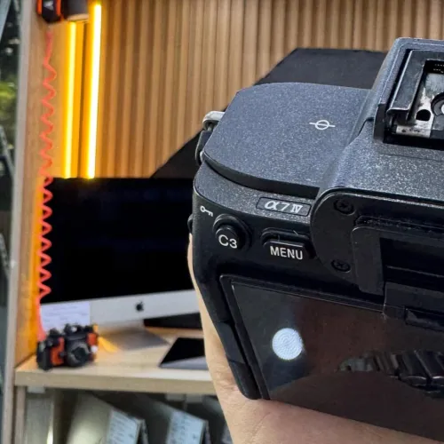 SONY A7 IV boitier nu en excellent état batterie et chargeur