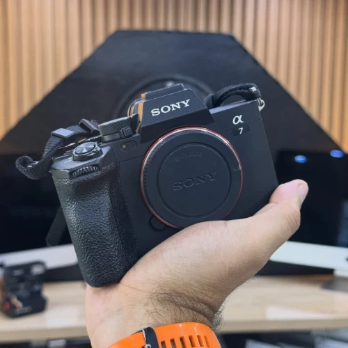 Sony A7IV boitier nu en excellent état batterie et chargeur