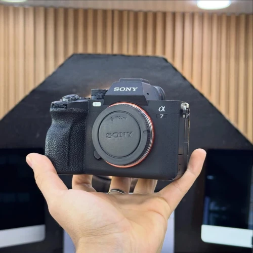 Sony a7 iv en tres bon état avec batterie et chargeur