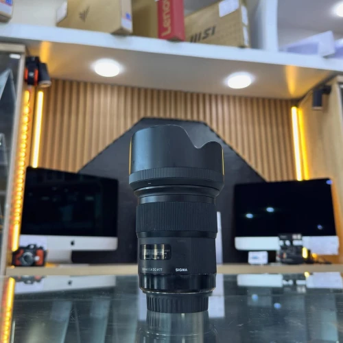 OBJECTIF SIGMA EF-Mount 50mm F1.4 en excellent état avec bouchons