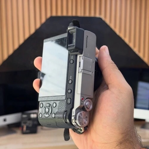 Lumix GX80 avec 12-32mm en excellent état batterie et chargeur