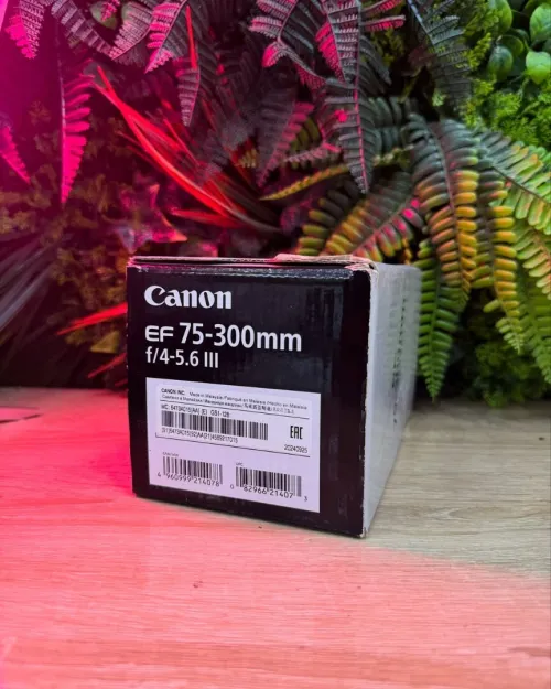 Canon 75-300mm f/4-5.6 III neuf jamais utilisé sous emballage