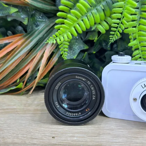 Sony zeiss 55mm f/1.8