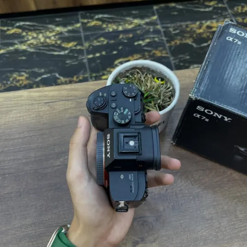 SONY A7 III boitier nu en excellent état batterie et chargeur