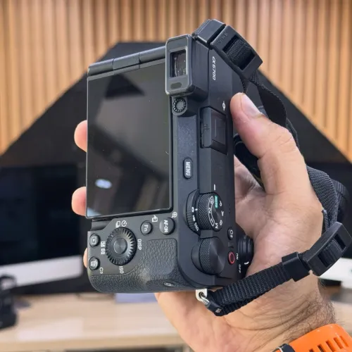 Sony A6700 boitier nu en excellent état batterie et chargeur