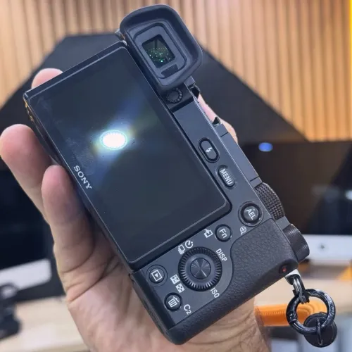 Sony A6100 avec 16-50mm en excellent état batterie et chargeur