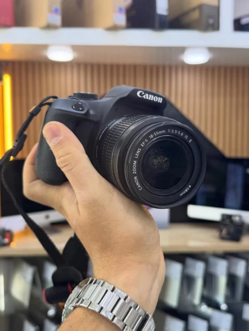 Canon 2000D avec 18-55mm en excellent etat comme neuf avec batterie chargeur