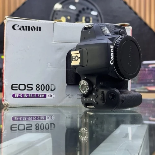 Canon 800D boitier nu en excellent état batterie et chargeur