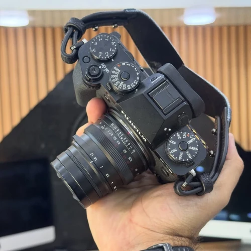 Fujifilm XT5 lens VOGTLANDER nokton 23mm f/1.2 en excellent état