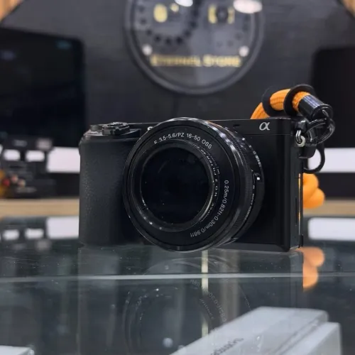 Sony A6100 avec 16-50mm en excellent état batterie et chargeur