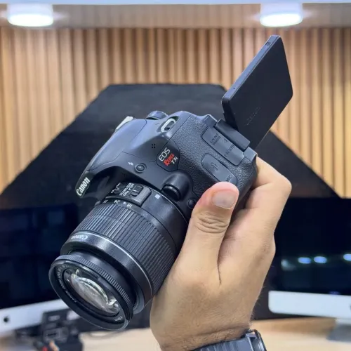 Canon 600D avec 18-55mm en excellent état batterie et chargeur