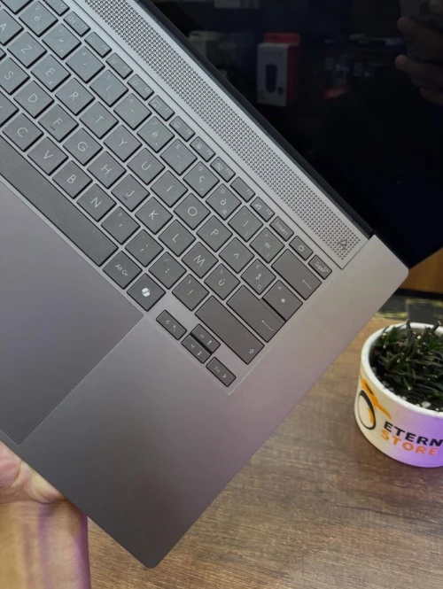 ASUS ZENBOOK S16