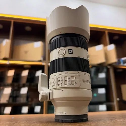 Objectif 70-200 f4 G OSS II en excellent état comme neuf avec deux bouchons parasoleil colis