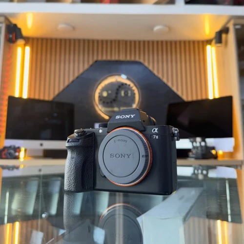 Sony A7 MARK II boitier nu en excellent état avec batterie et chargeur