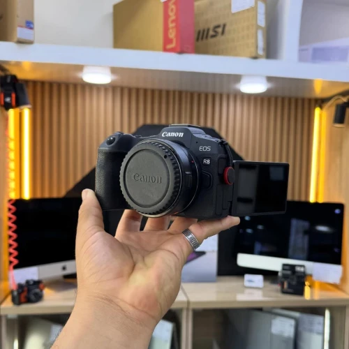 Canon R8 boitier Nu en excellent état avec batterie et chargeur