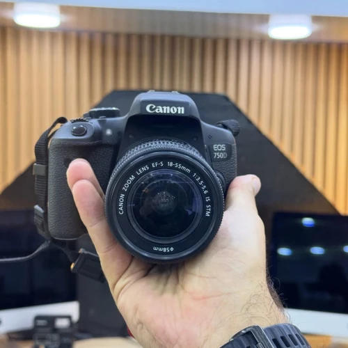 Canon 750D avec 18-55mm en excellent état batterie et chargeur