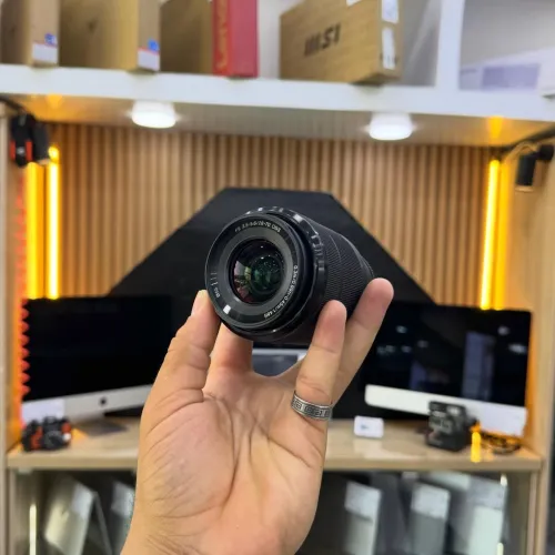 OBJECTIF SONY 28-70mm F3.5-5.6 OSS en excellent état avec bouchons