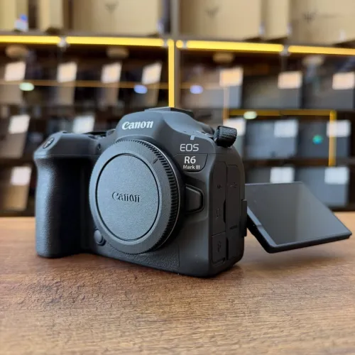 Canon r6 mark iii dans un etat comme neuf avec batterie et chargeur