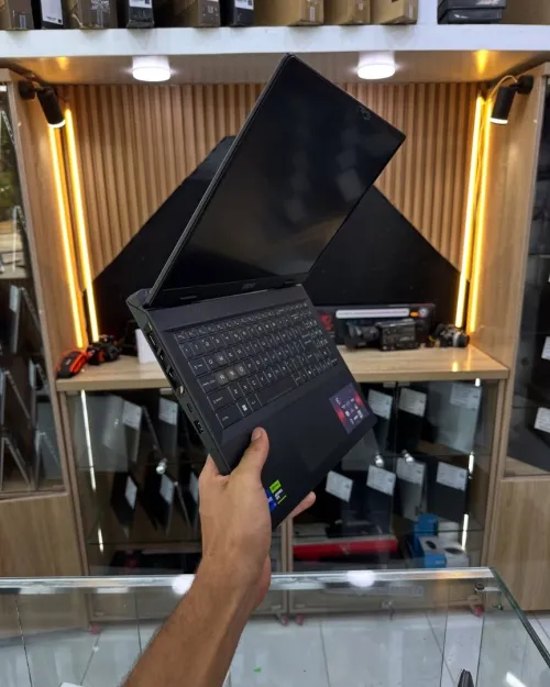 MSI CROSSHAIR 16HX I7 14700HX 16GB/1TB RTX 4060 8GB 16 POUCE 2K 240HZ 