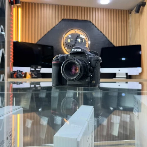 Nikon D850 avec 50mm 1.8D MF en tres bon état batterie et chargeur