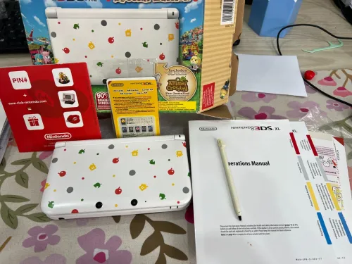 Nintendo 3DS XL Edition Animal Crossing en boite + Flash