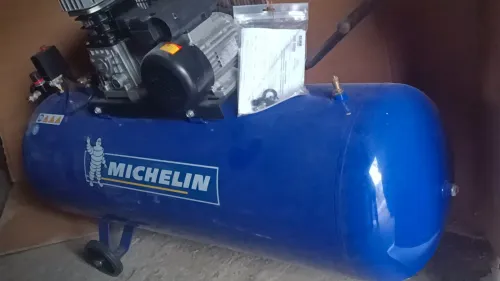 Compresseur 200 litres