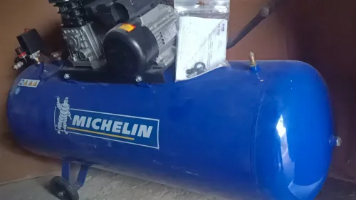 Compresseur 200 litres