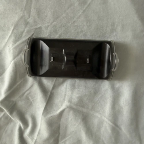 Lots de ps4 et accessoires originaux en plus de 13 jeux différents, plus la boîte plus chargeur de deux manettes