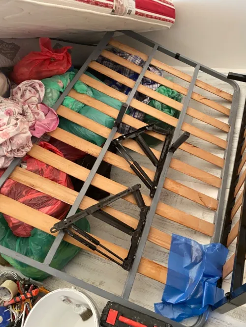 2 sommiers avec mécanisme et matelas