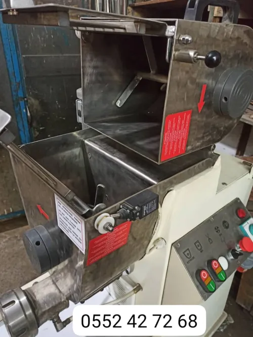 Machine à pâtes alimentaires spéciale
