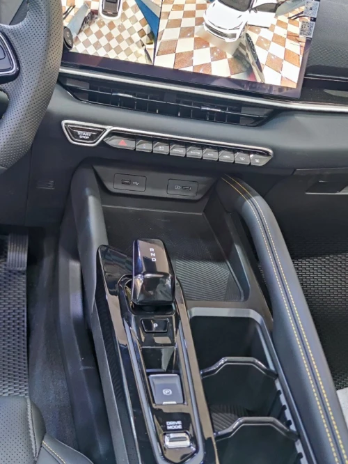 Geely Coolray 2025 full option