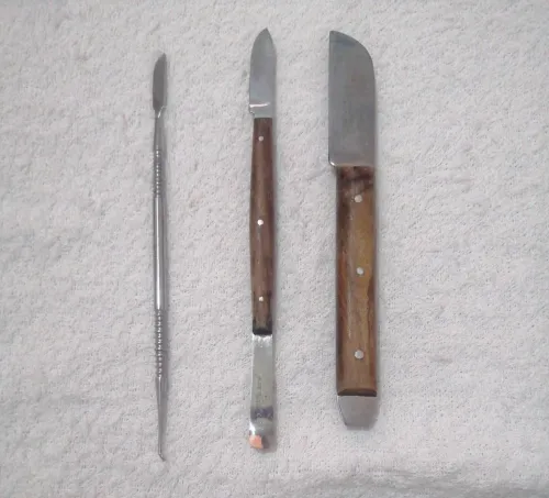 أدوات طب أسنان للطلبة