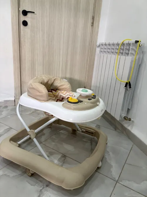 Trotteur pour bébe ة: مشّاية أطفال