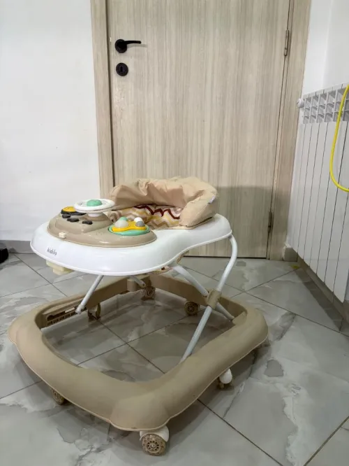 Trotteur pour bébe ة: مشّاية أطفال