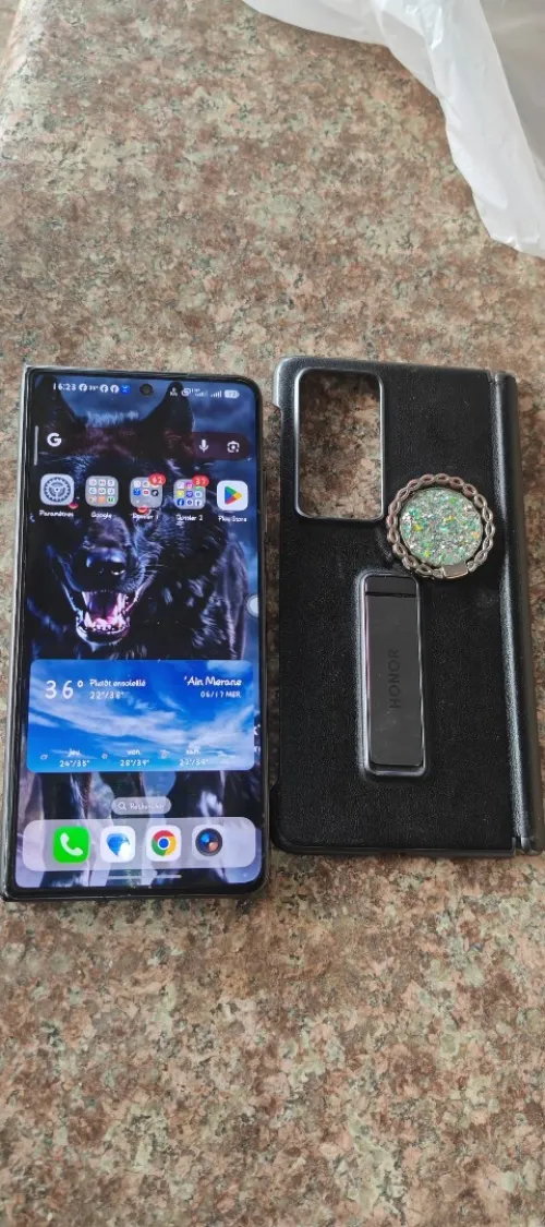 Honor Magic v2