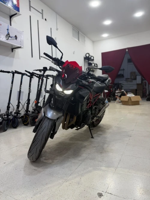 Kawasaki Z900 2025