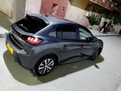 Peugeot 208 2023 E-Style