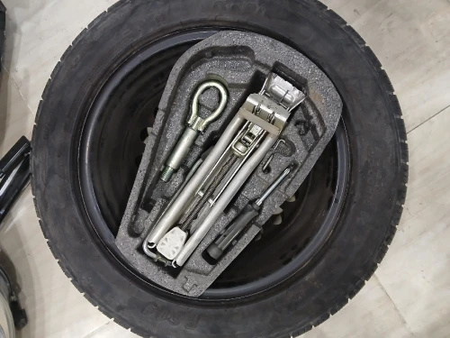 Roue de secour avec ric volkswagen
