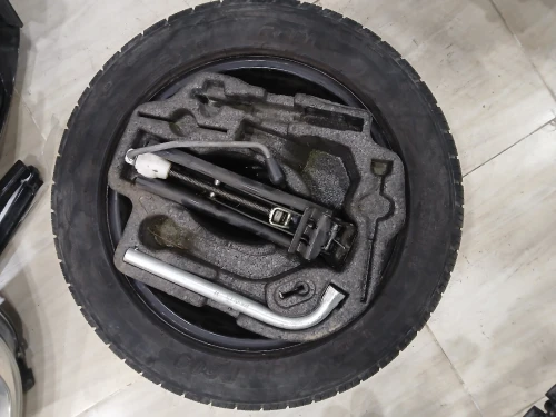Roue de secour avec ric volkswagen