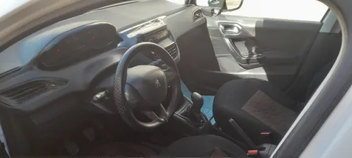 Peugeot 208 2014 Silver Line