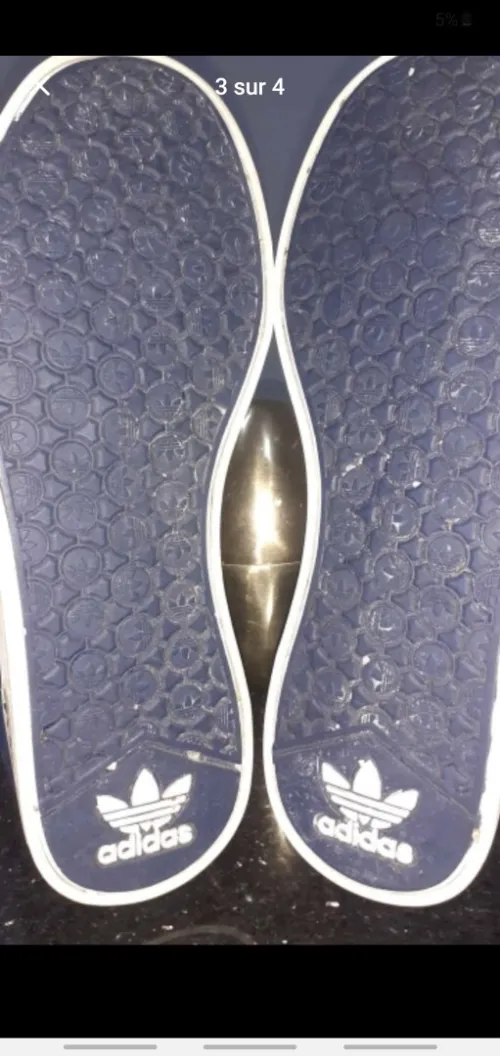 Basquette Adidas original  solide stylé increvable ponture 38 5000da  pointure 38