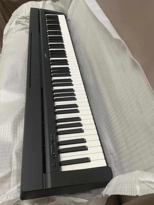 Piano numérique YAMAHA P-45 sous emballage