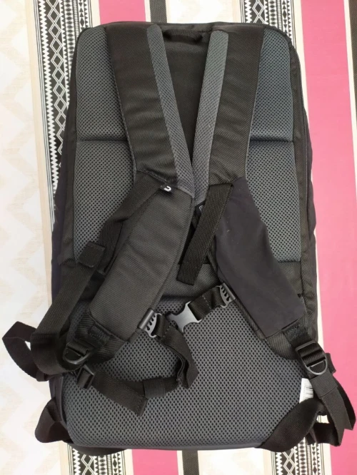 Sac à dos DECATHLON Escape 32 litre Noir pour voyage et randonnée