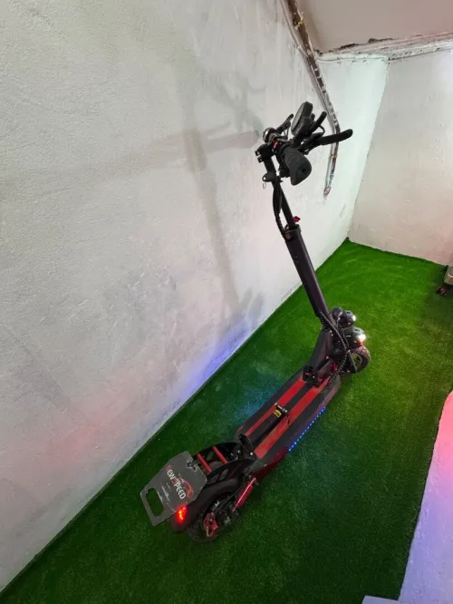 Trottinette électrique.